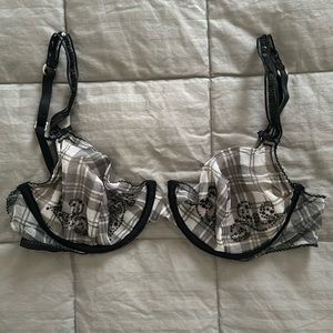 Victoria’s Secret bra 36C